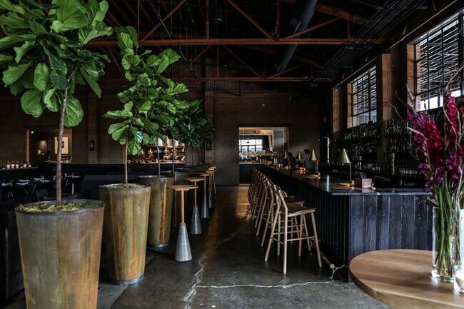 Building Photo - Stunner in the Arts District