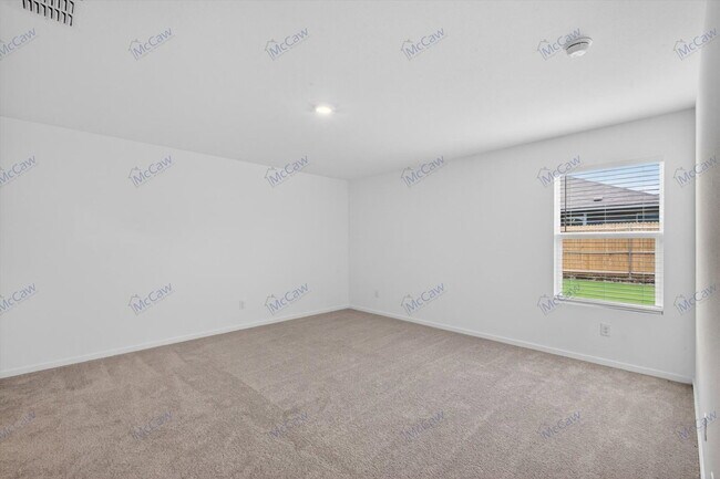 Building Photo - 639 Montclair Ave