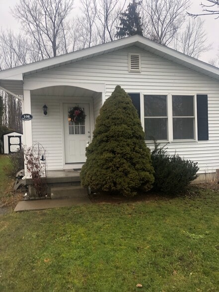 front door - 102 River St