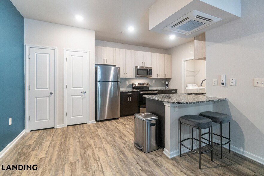 Building Photo - 655 W Mallard Creek Church Rd