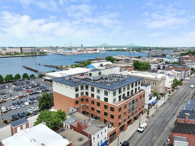 Building Photo - 250 Meridian St