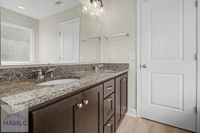 Building Photo - 547 Fairview Cir