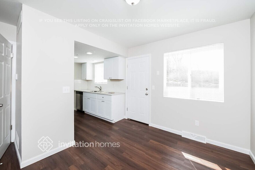 Building Photo - 10511 Owens St