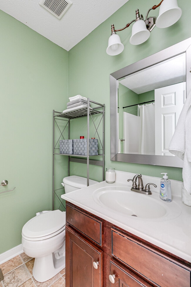 Building Photo - 12127 Shore View Dr