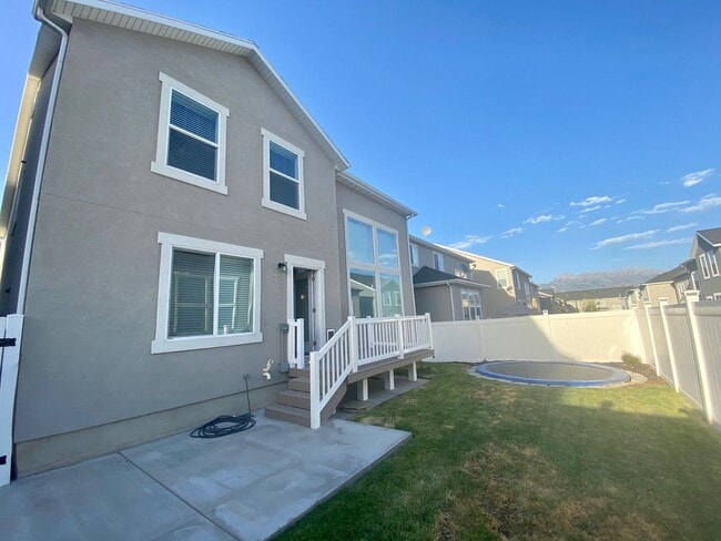 Building Photo - 3 Bed | 2.5 Bath | 2,365 sq ft above grade | Full unfinished basement | 2-car garage