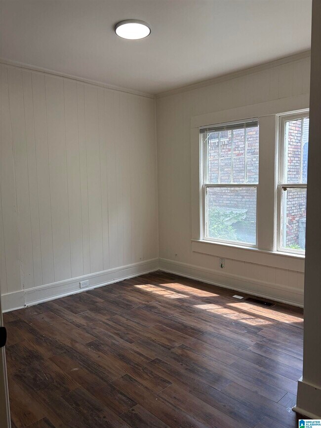 Building Photo - 1227 8th Ave W