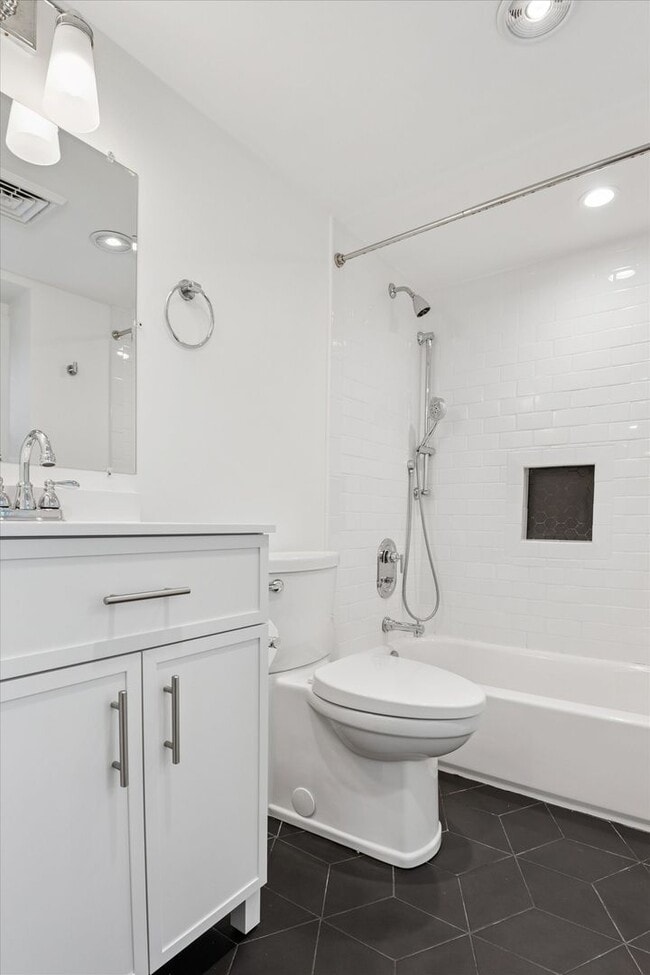 Building Photo - Renovated Home in Jackson Heights, Claymon...