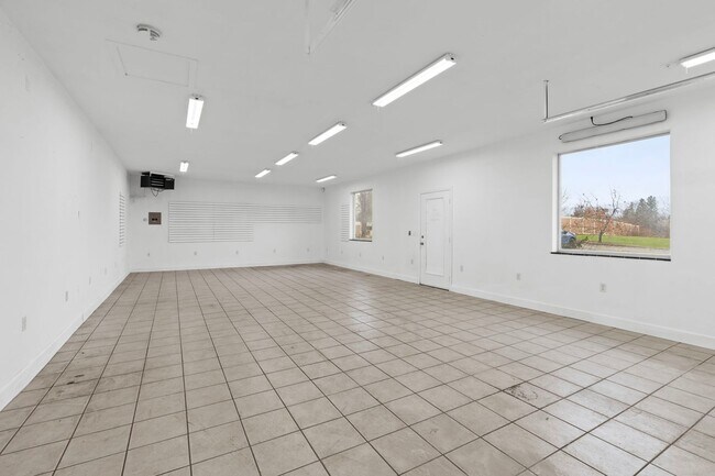 Building Photo - Stunning Home and Three Bay Shop Along Spo...