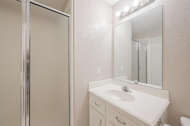 Building Photo - 13135 Finch Brook Dr