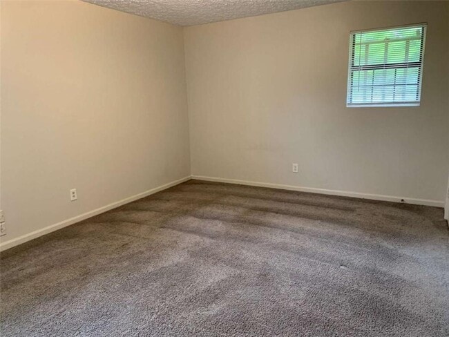 Building Photo - 120 Plum Orchard Rd