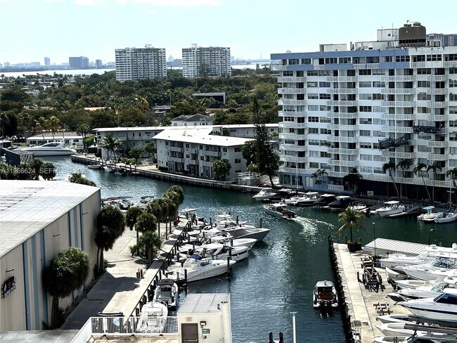 Building Photo - 13499 Biscayne Blvd