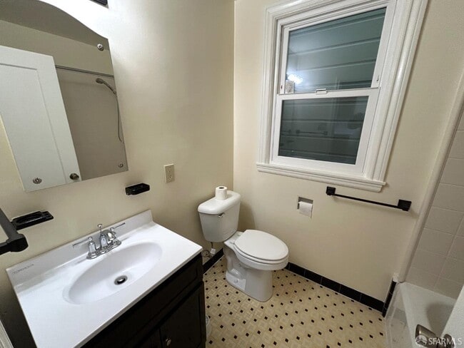 Building Photo - 106 Caselli Ave