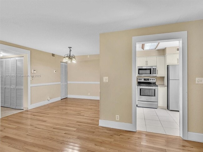 Building Photo - 612 Gardens Dr