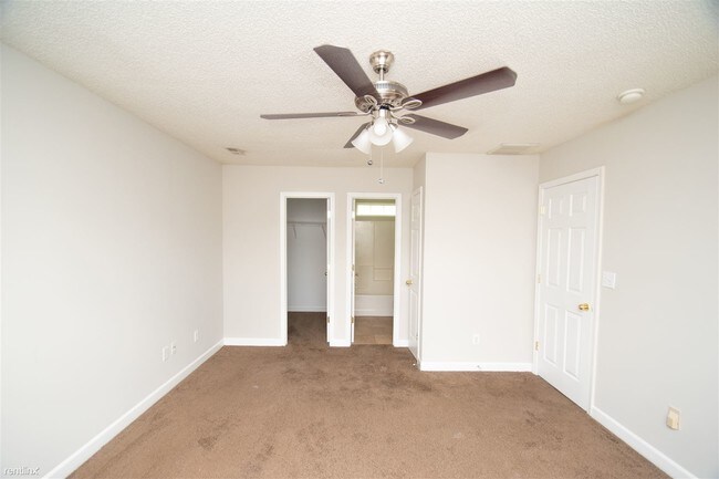 Building Photo - 3 br, 2.5 bath House - 2022 Sunset Village Dr