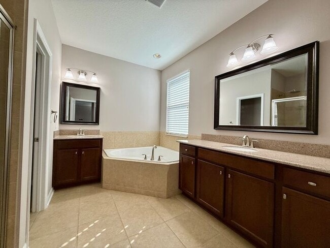 Building Photo - SPACIOUS Two Story Beautiful 5/4 Home in The Enclave At Aloma!