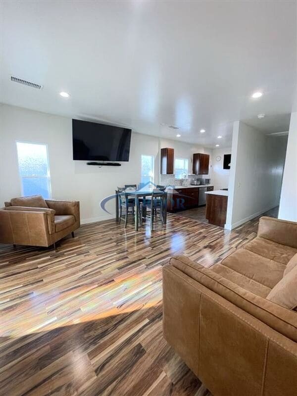 Building Photo - 646-646 W 19th St