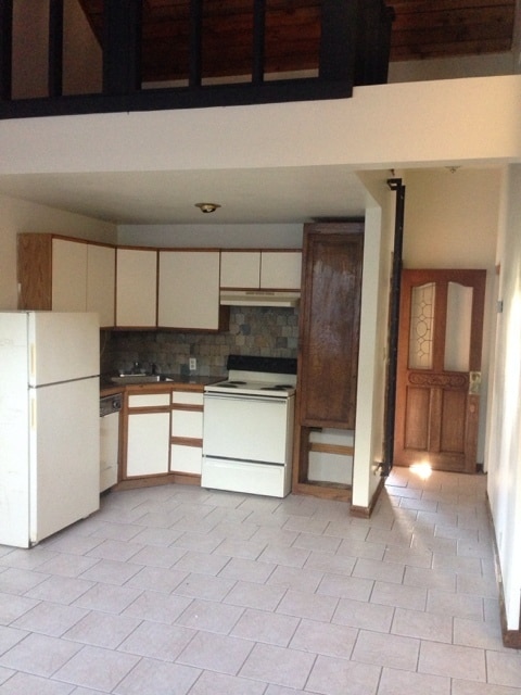 Building Photo - Great Move in Studio. Ready to be your new...
