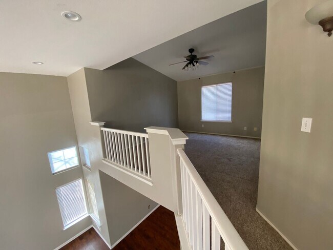 Building Photo - North Hanford, beautiful view and a small pet is ok, what more could you ask for?