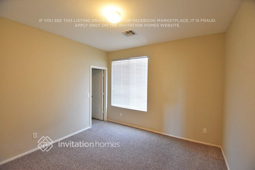 Building Photo - 4825 W Ellis St