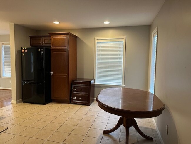 Building Photo - 1841 Vista Dr