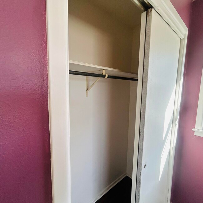 Building Photo - 1918 71st St