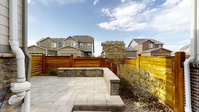 Building Photo - 511 E Hinsdale Ave