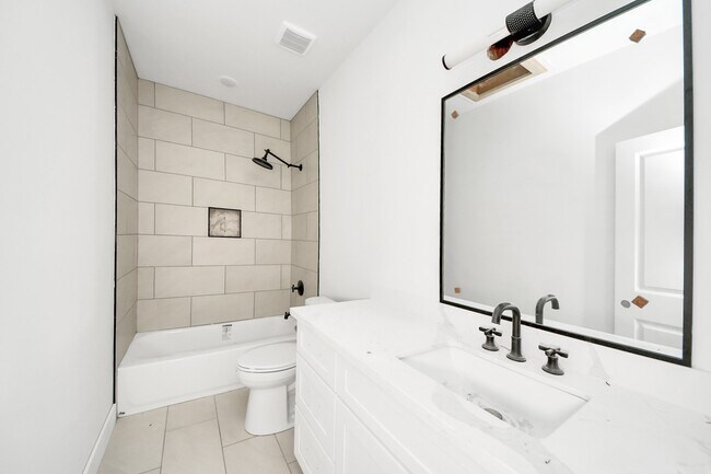 Building Photo - 8206 Colonial Ln