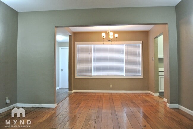 Building Photo - 2141 Royal Oaks Dr