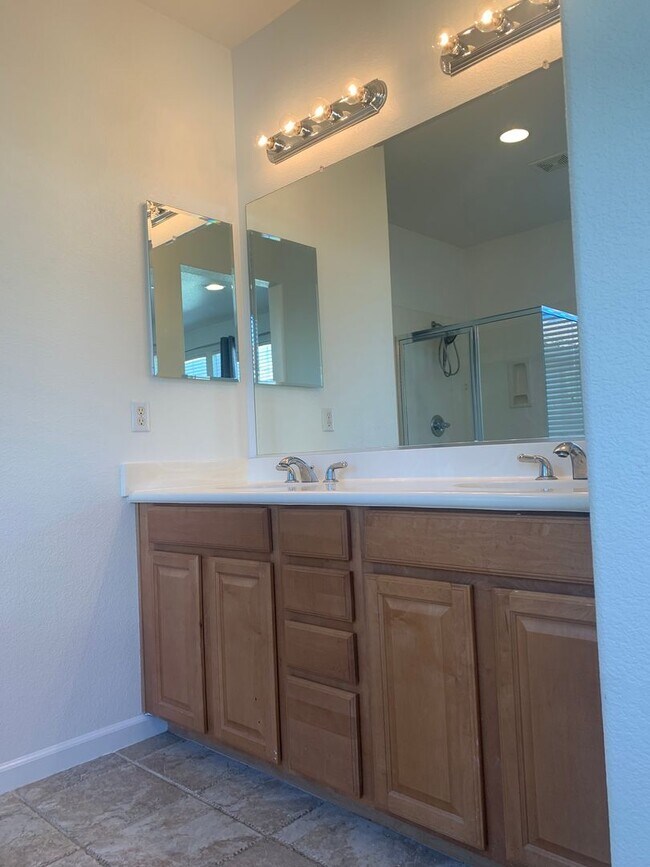 Building Photo - $500 Off The First Month’s Rent!!