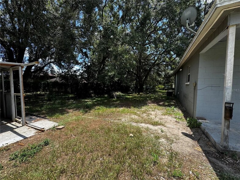 Building Photo - 2927 Dudley Dr