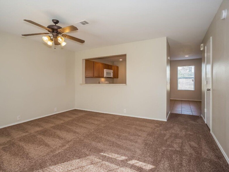 Building Photo - 914 Eagles Glide Dr