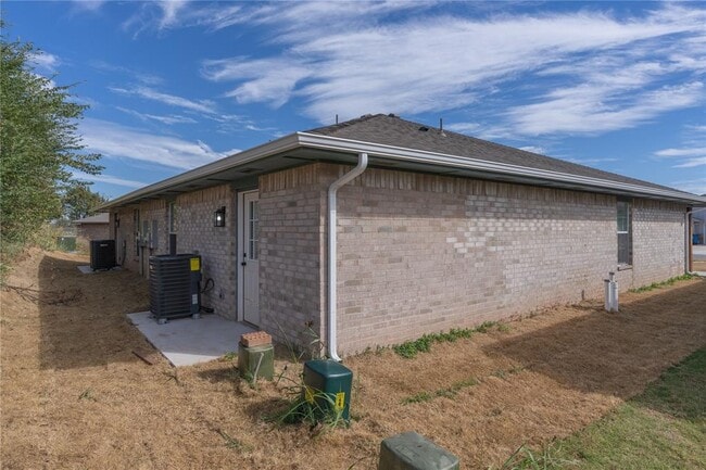 Building Photo - 531 Parkhill Cir