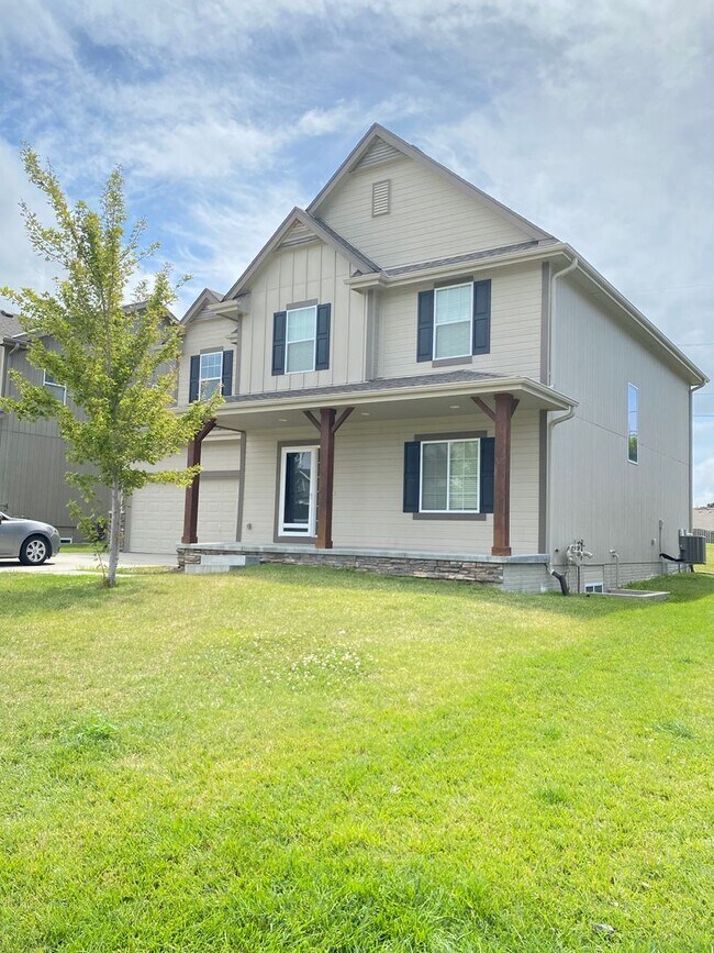 Building Photo - Beautiful & Nearly new SW Chalco area 4 be...