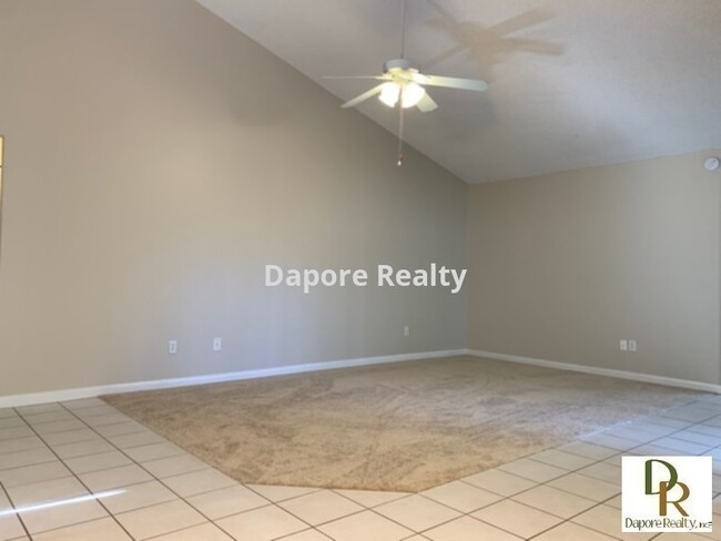 Building Photo - NICE, MUST SEE 3 Bed, 2 Bath, Screen Porch...