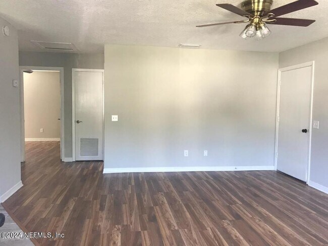 Building Photo - 1055 Stocks St