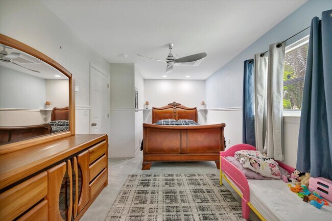 Building Photo - 4408 E Riverside Dr