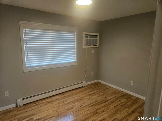 Building Photo - 63 Webb St