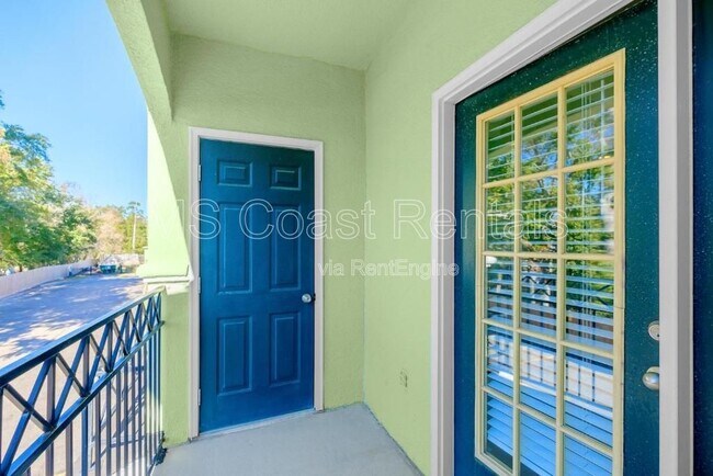 Building Photo - 2252 Beach Dr