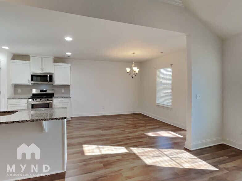 Building Photo - 5807 SW Teppee Ave