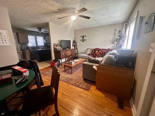 Building Photo - Charming Home in Radford