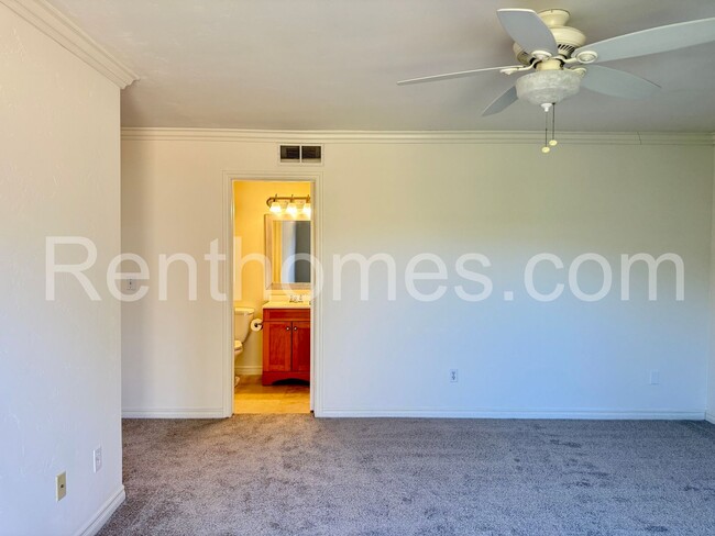 Building Photo - 1588 Rambla Puesta