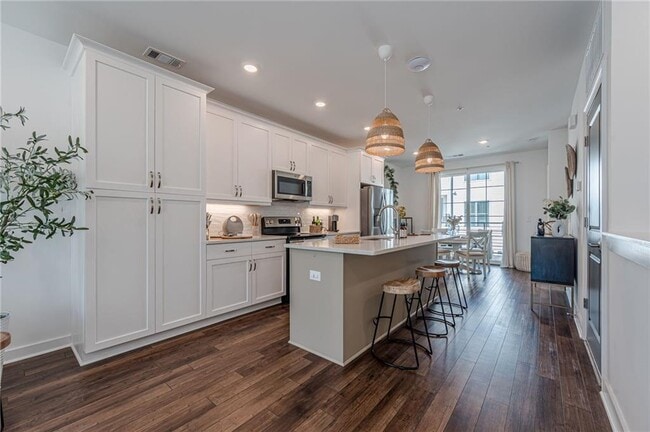 Building Photo - 515 Burton Dr