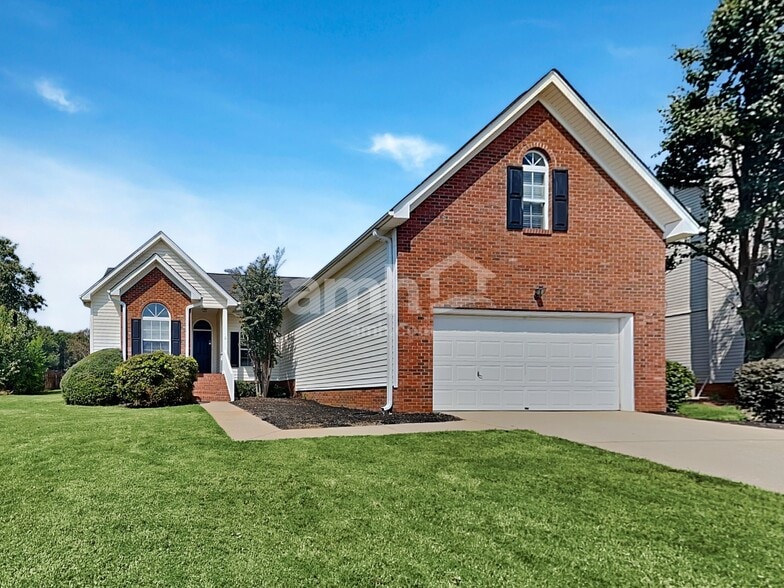 Primary Photo - 104 Windy Meadow Way