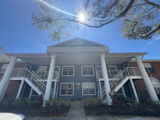 Building Photo - Charming 2-Bedroom Condo with Pool Access & Water Included – Prime Orlando Location