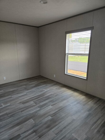 Building Photo - 29 Lakeview Dr