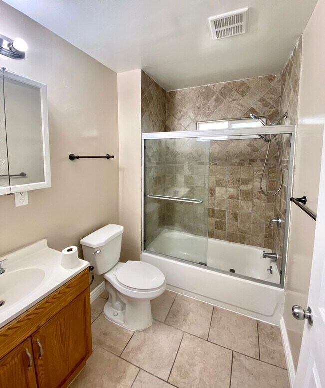 Building Photo - Nice 2 bed 1 bath House in Richmond with Garage - COMING SOON !!