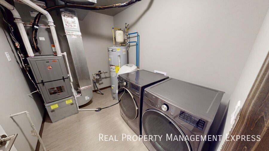 Building Photo - Bright, Spacious, and Move-In Ready 2-Bedr...