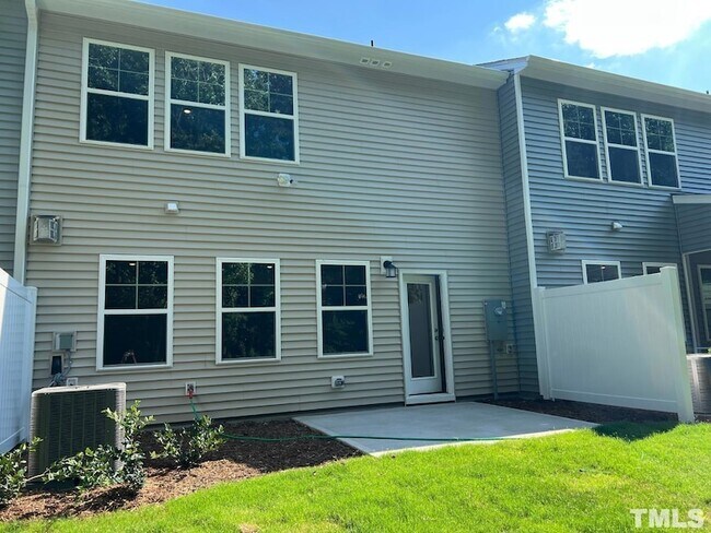 Building Photo - 212 Hiking Hl Ln