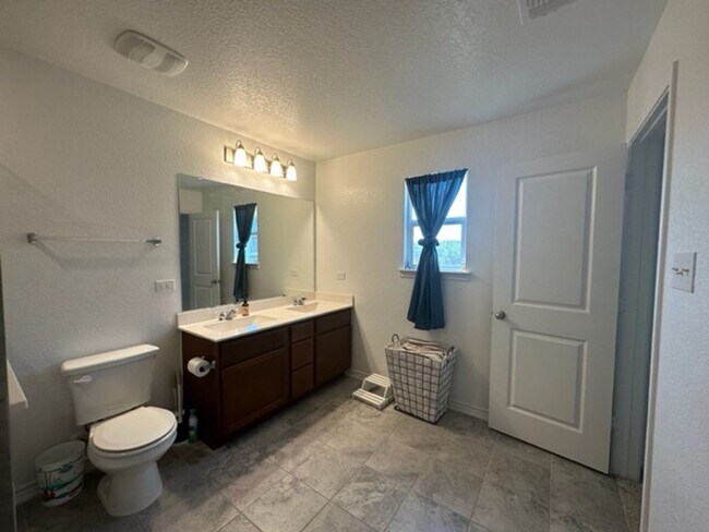 Building Photo - Coming soon... Beautiful 3 bedroom 2 bath ...