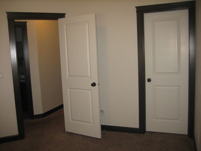 Building Photo - CDA Home w/ 22X45 RV Garage/Shop!